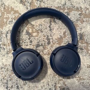 Navy blue JBL headphones bluetooth